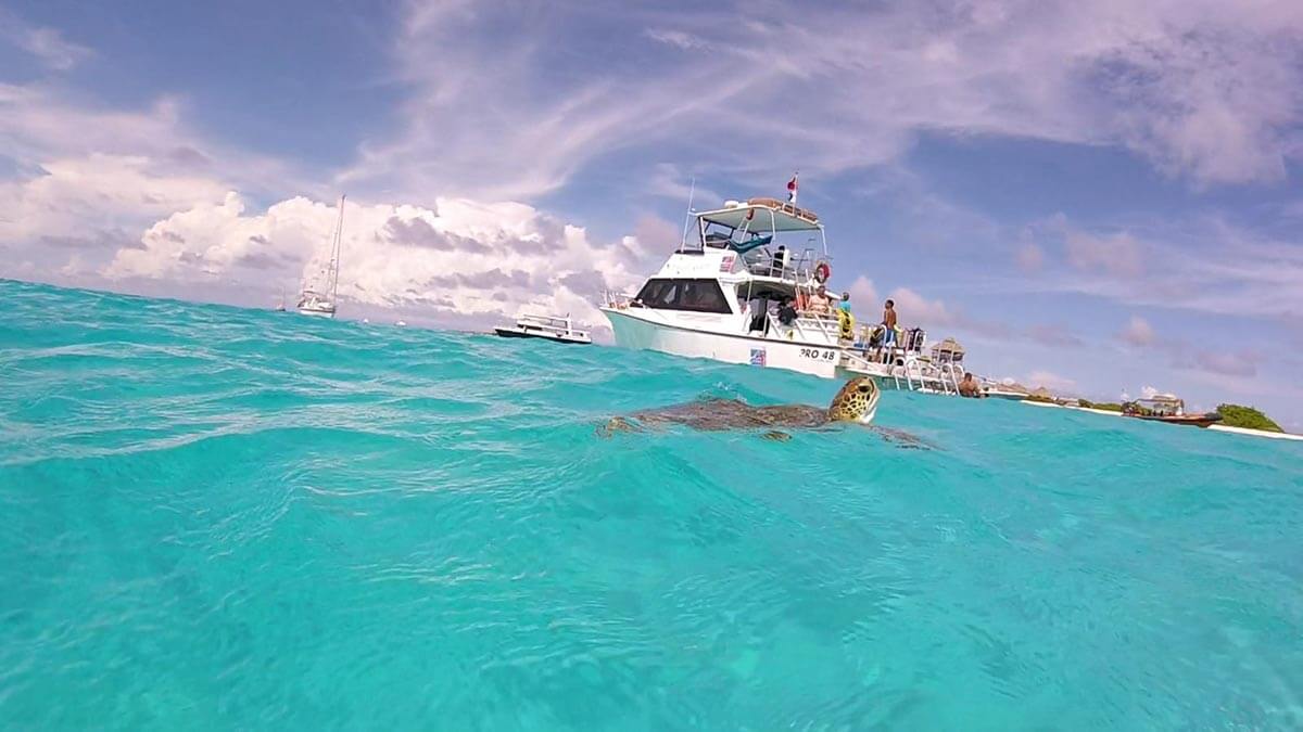 The uninhabited island of Klein Curaçao lies 15 miles east of the main island.