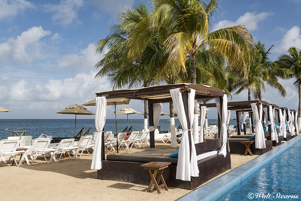 The resort's beach club offers both sun lounges and private cabana beds set next to an infinity-edge pool. A beachside buffet restaurant also overlooks the pool and ocean.