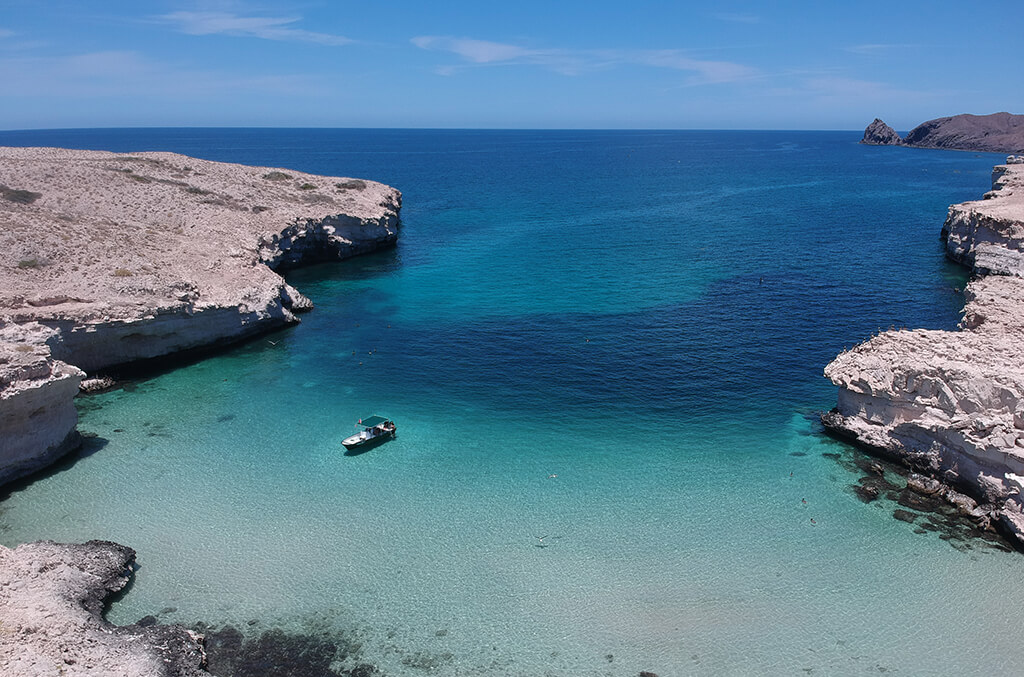 The islands of the Bahia de Loreto National Park offer numerous sheltered coves and deserted beaches.