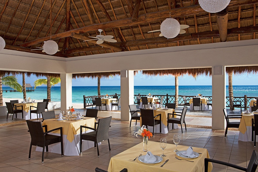 Diners at Secrets Aura's Market Cafe enjoy ocean views.