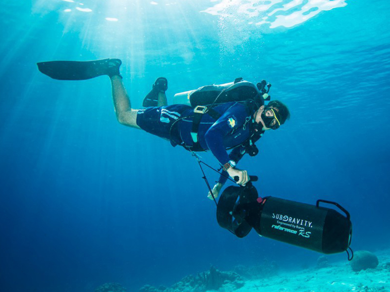 Divers can discover wider areas of Bonaire reefs with DPV diving programs. Divers can discover wider areas of Bonaire reefs with DPV diving programs.