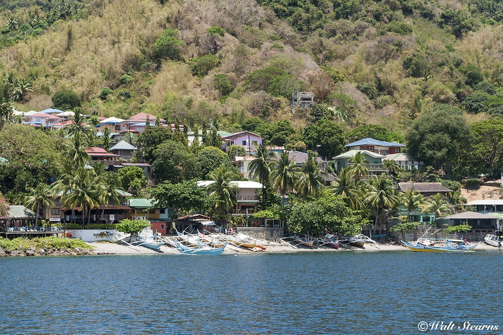 Dive resorts in the Anilao are scattered along the shores of the Calumpan Peninsula.