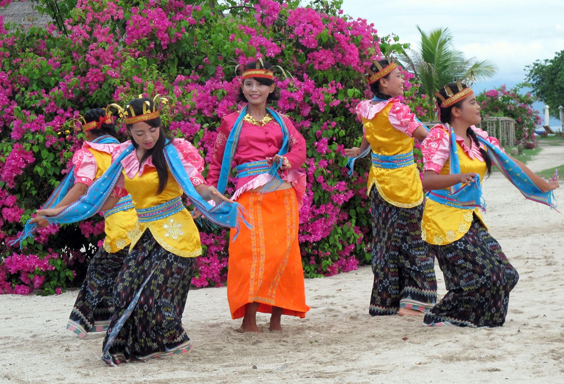 What activities in Indonesia should tourists do? - Experience the Cultural Heritage